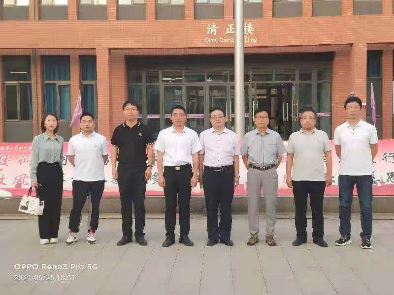 雄县中学老师图片